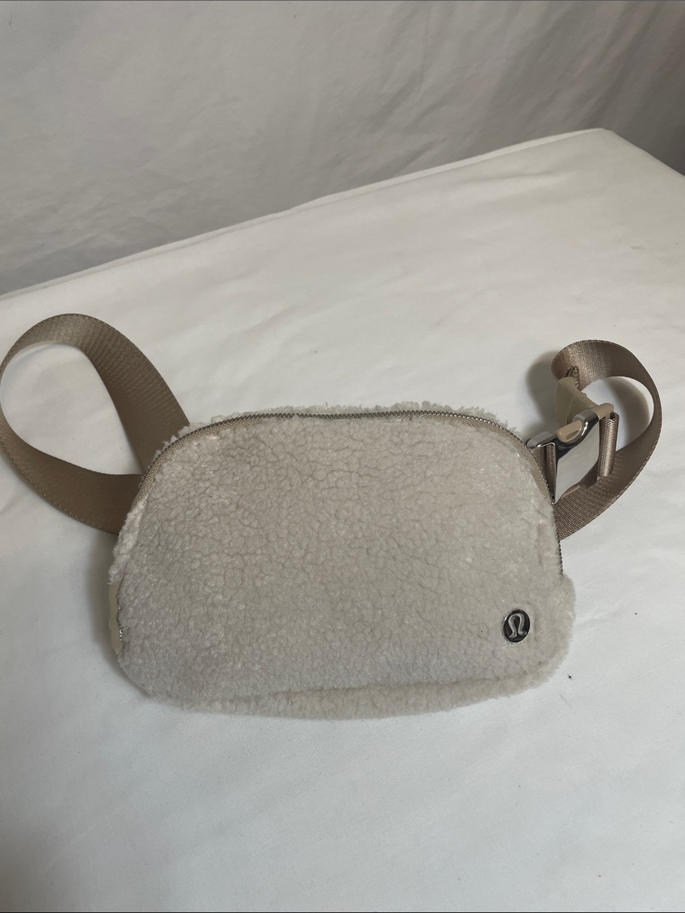 lululemon Everywhere Belt Bag 1L Fleece  ivory Cream Sherpa Crossbody NWOT